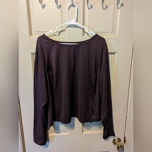 Round neck low crop workout shirt